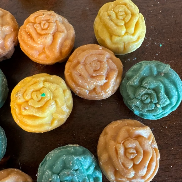 VINTAGE DUCK AND FLOWER SHAPES SOAP  - LOT OF 17 - Picture 3 of 6